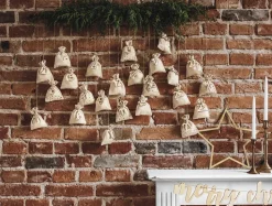 DIY Adventskalender med tygpåsar och träsiffror