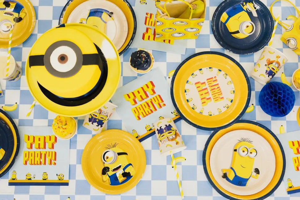 Minions Bordsduk av papper 120 x 180 cm