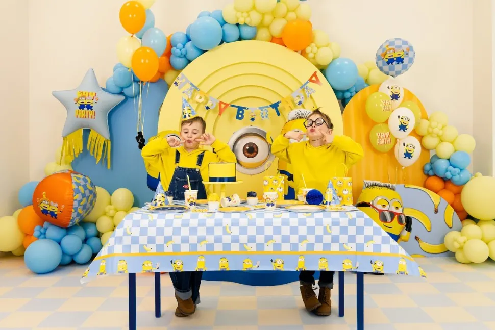 Minions Bordsduk av papper 120 x 180 cm